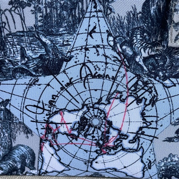 DIOR Beauty Vanity Case With Mirror Around The World Motif 2024 Loyalty … - Picture 3 of 15